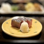 よし町 - ぎゃーーーーーー！！！！！マジうめええええええええええええ！
      今まで食べた刺身の中でも特に美味しい！！！
      私が人生で食べた刺身で美味しかったランキング、半分以上ここで出た刺身w