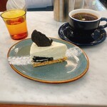 カフェ ザ サン リブズ ヒア - 