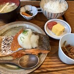 下北六角 - 銀鮭イクラ定食1500円