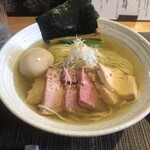 Menya Sakurai - 特製塩らぁ麺のアップ