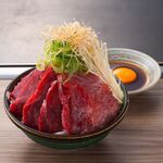 日式牛肉火锅文字烧配金枪鱼和葱