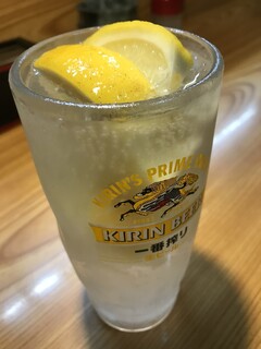焼肉海鮮 炭よし - 広島直送のしばれレモンサワー！レモンたっぷりです♪