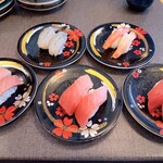 にぎりの徳兵衛 - 大トロ　中トロ　赤身　白姫海老　ズワイガニ