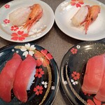 にぎりの徳兵衛 - 赤身　中トロ　ぼたん海老