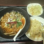 中華料理 祥龍房 - 台湾風担仔麺➕半チャーハン　サラダセルフサービス