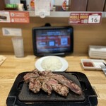ステーキ屋 松 - 『カットヒレステーキ300g¥2,200』 ※ごはん並 ※サラダバー無し-¥100