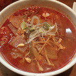 カムジャ - ユッケジャンクッパ　680円