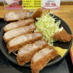 とんかつ 栄ちゃん - 断面も素敵。