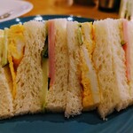 Cafe RENGA - 令和6年3月 モーニング(7:00〜11:00)
                      レギュラーモーニングBセット 税込500円
                      サンドウィッチ、ホットコーヒー