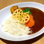 Kyampu Meshi Dainingu Guramarasute-Buru - 野菜カレー