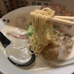 Ramen 辻 - 麺は中細ストレート。