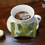 キッチン ブルー グローブ - ミルクを入れます