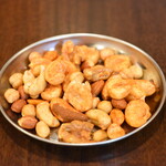 Spicy mixed nuts