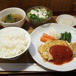 キッチン ブルー グローブ - 豚ロースピカタ　コチジャンとクミンのトマトソース