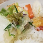 キッチン ブルー グローブ - スープの具材は白菜と茸です