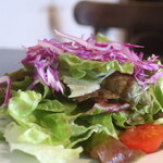 kitchen KURADO - ミニトマト、紫キャベツ、サニーレタスのサラダ