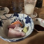 Genji - 3杯目　お造り　鰤、鯛、鰹、鱒？