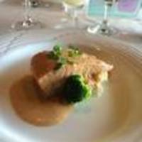 ミラベル - 主菜の魚はサーモンでした。ソースが美味