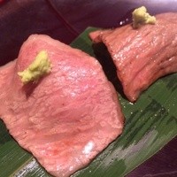 焼肉 綾小路 - お店からのサービスで握り♡