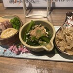 地下だけど入ったら雰囲気が良くて料理人がしっかり食事を作ってお酒もたくさんあって楽しいお店。ごんべえ - 