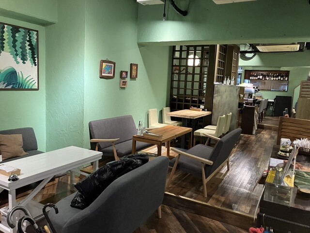 座席 : cafe bar WIRED 塚口店 （カフェバー・ワイヤード） - 塚口