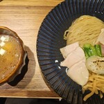 Tokyo Style Noodle ほたて日和 - 特製帆立の昆布水つけ麺黒