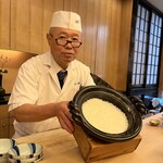 Sangencha - ごはんが炊けましたよ〜！これぞ日本料理の心ね。丹精込めて育てた大将ご自慢の滋賀県日野町の近江米。