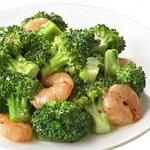 Stir-fried shrimp and broccoli