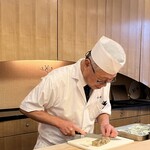 山玄茶 - 目の前で包丁さばきを披露してくださる増田大将。いつも穏やかでお茶目な性格なのでみんな大好きです。