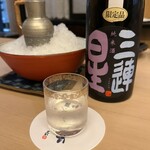 山玄茶 - ★三連星・純米酒・無濾過生原酒・直汲み・限定酒(滋賀) 初めていただきましたが和食と合う！酸と辛さで引き立てる甘旨溢れる冬季限定品だそうです。錫製の酒器やアンティークなグラスも素敵。