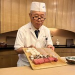 Sangencha - 本日のお造りの解説中。早口になりがちなお料理の説明も大将の語り口は優しくて、いつも癒されます。