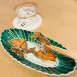山玄茶 - そして、日本を誇る発酵食品｢鮒寿司｣は日本最古のお寿司。大将のご出身・滋賀県の郷土料理です。鮒寿しと吟醸酒が互いを引き立て最高のマリアージュ♥️