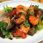 Stir-fried soft shell shrimp with herbs