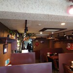 各テーブルは仕切りされている