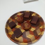 シェ ケンタロウ - プティフール（CALVAの羊羹ショコラ）