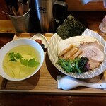 Andore Kandore - 透明醤油つけ麺1200円 大盛り200円