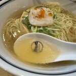 Rishiri Kombu Ra-Men Kuroobi - 昆布出汁の優しい塩スープはあっさりながら沁みる味わい