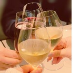 Trattoria Tabule - 娘は白ワイン「ヴォルディキオ」を頼んだ。
      彼女は、最近お酒が飲めるようになった。