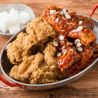 종류 풍부한 맛의, 육즙이 강하고 강력한 맛의 한국 치킨