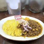 クヮッチースパイス ユクル - *キーマカレーもタップリ。