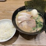 横浜家系ラーメン 銀家 - 