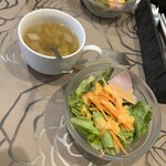 洋食屋 ぷてぃ あう゛ぃにょん - スープ+サラダ