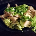 善吉 - 豚耳炒め けっこうな量です