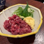 Taishuusakaba Motsuzaru Kyoutoekimaeten - 馬肉ユッケ