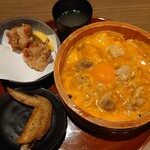 Torikai Souhonke - 特選名古屋コーチン親子丼金賞セット(親子丼、スープ、唐揚げ2個、手羽先1個)