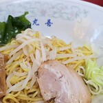 丸善 - 麺は中細麺