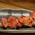 とりまさ - レバー。塩がおすすめだけど、やっぱタレにした。ふわふわ、フレッシュ。好きだ。