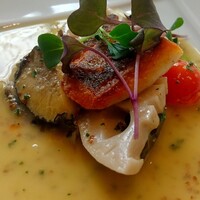 レストラン ヒロミチ - アワビと本日の白身魚 粒マスタードとパセリのバターソース