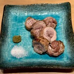 はまぐり料理 利他 - 岡崎のおうはん鶏の炭火焼き（¥2,000）（税込）