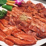 Maun套餐（腰肉、裙邊牛排、玫瑰、Chisha、烤蔬菜、香腸其他）